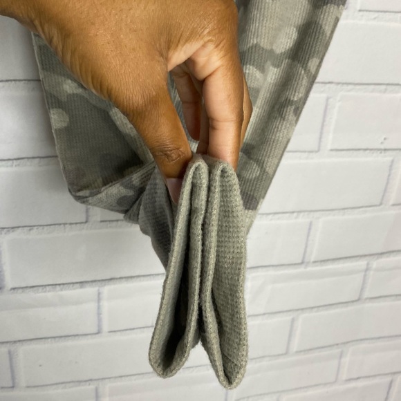 Koolaburra by UGG camo print Pajama pant joggers size small - Picture 4 of 8